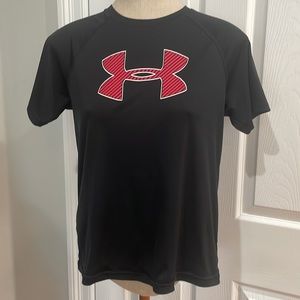 Under armour top heat gear loose short sleeve Athletic shirt black red youth XL